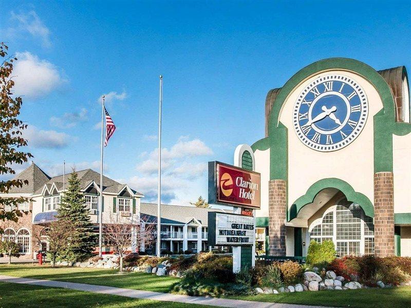 Clarion Hotel Beachfront Mackinaw City Esterno foto