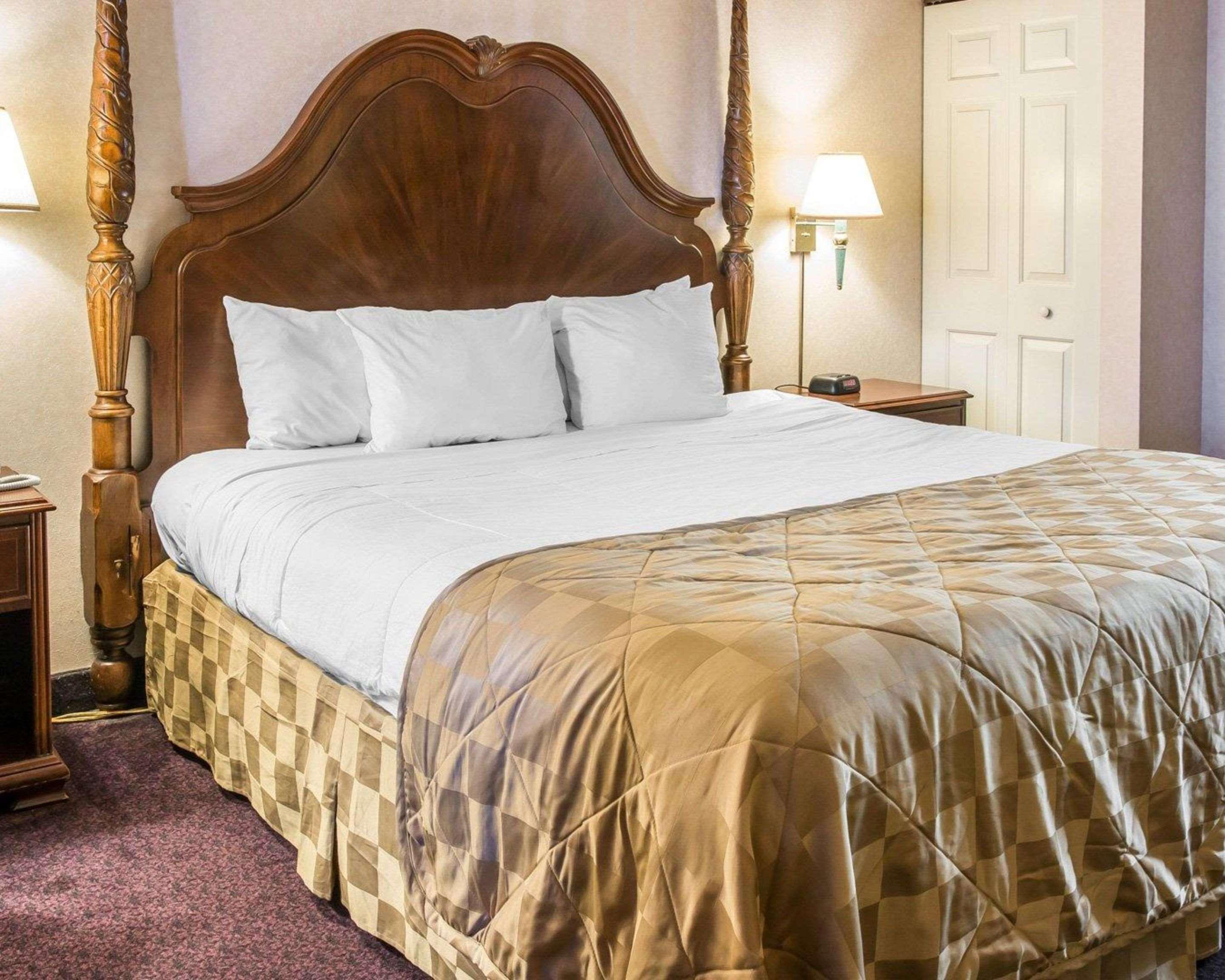 Clarion Hotel Beachfront Mackinaw City Esterno foto