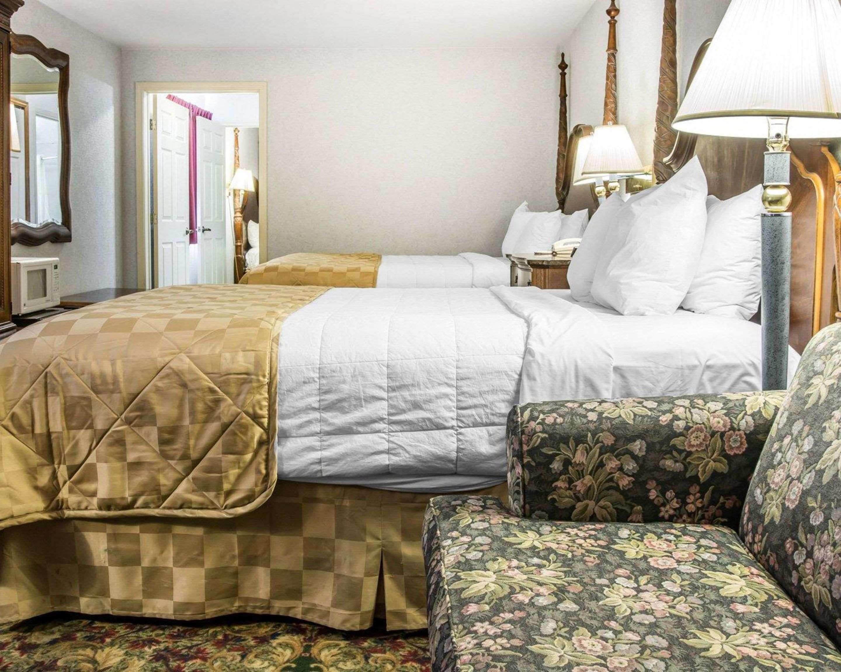 Clarion Hotel Beachfront Mackinaw City Esterno foto