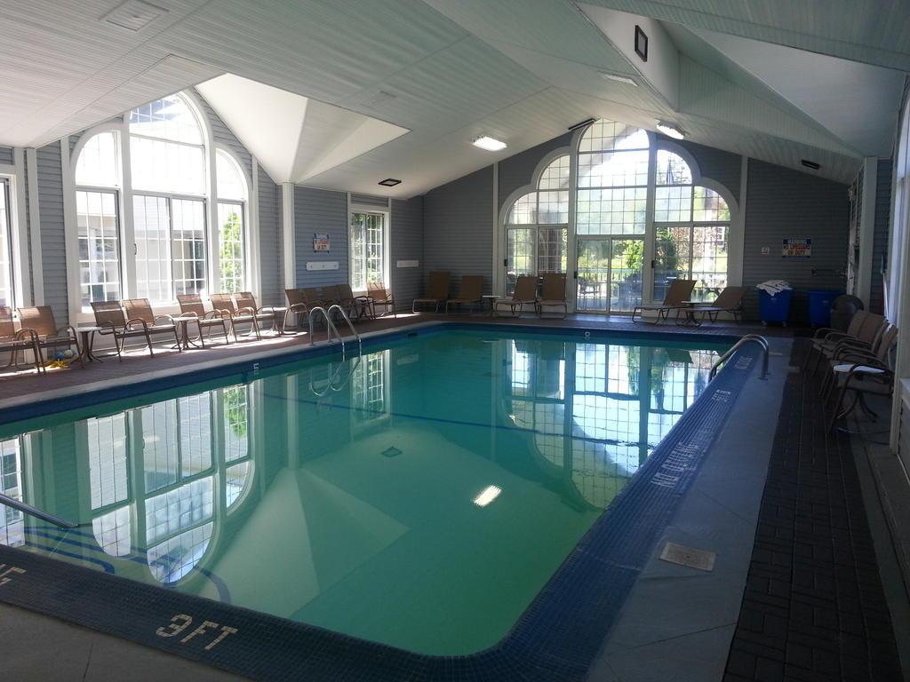 Clarion Hotel Beachfront Mackinaw City Esterno foto