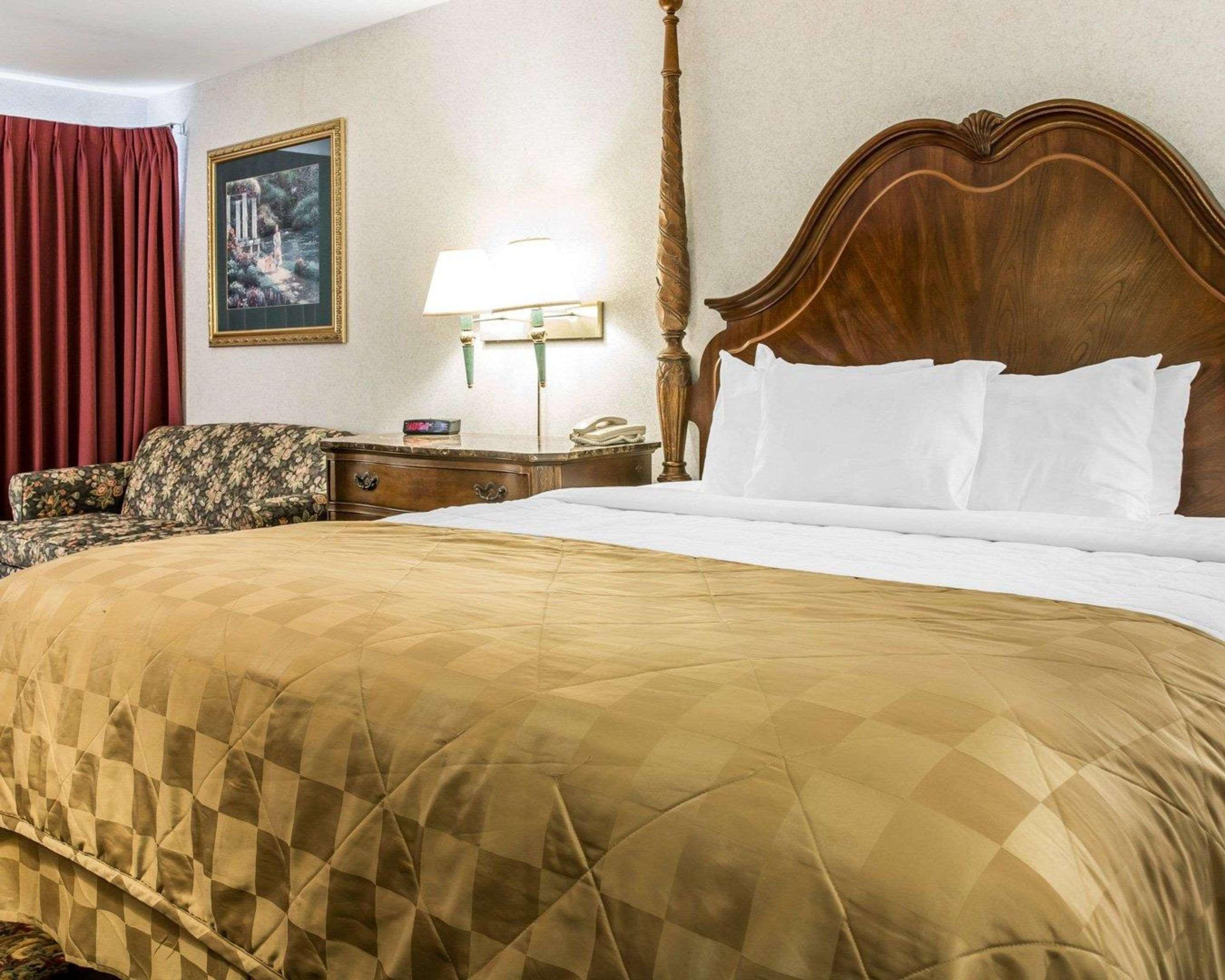 Clarion Hotel Beachfront Mackinaw City Esterno foto