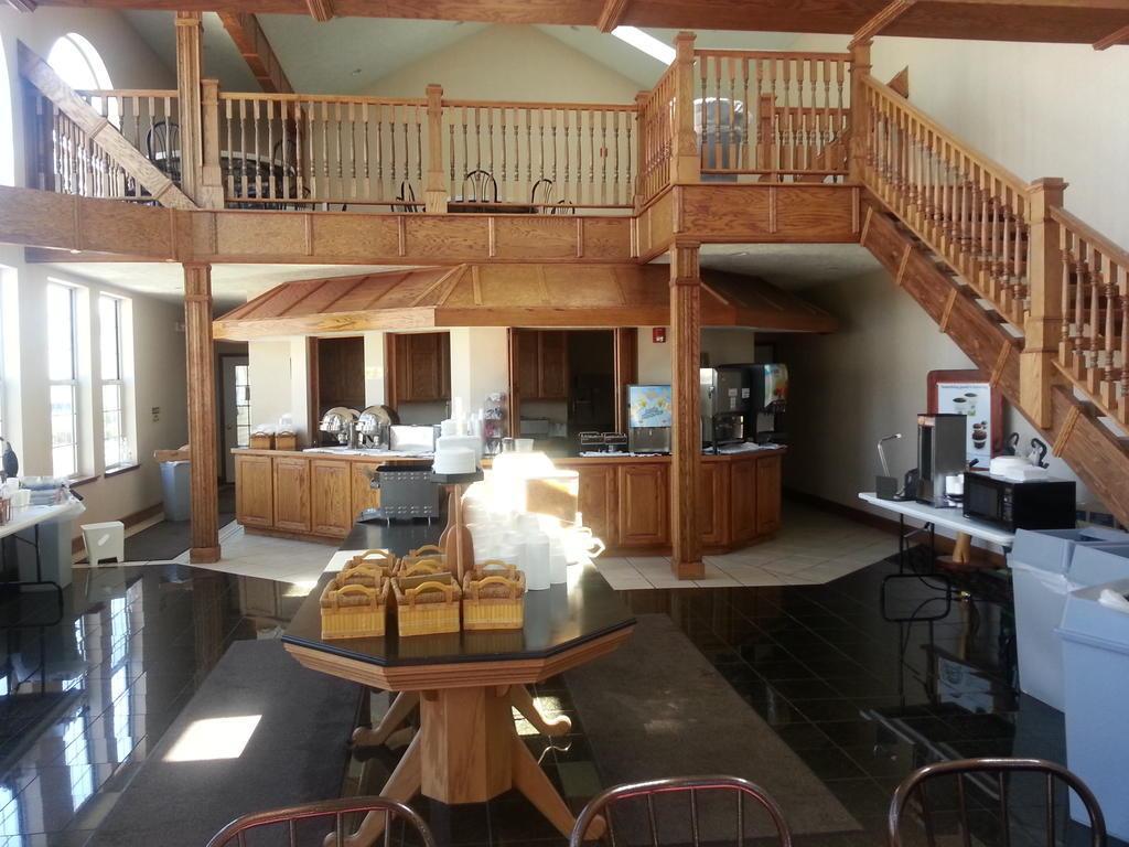 Clarion Hotel Beachfront Mackinaw City Esterno foto