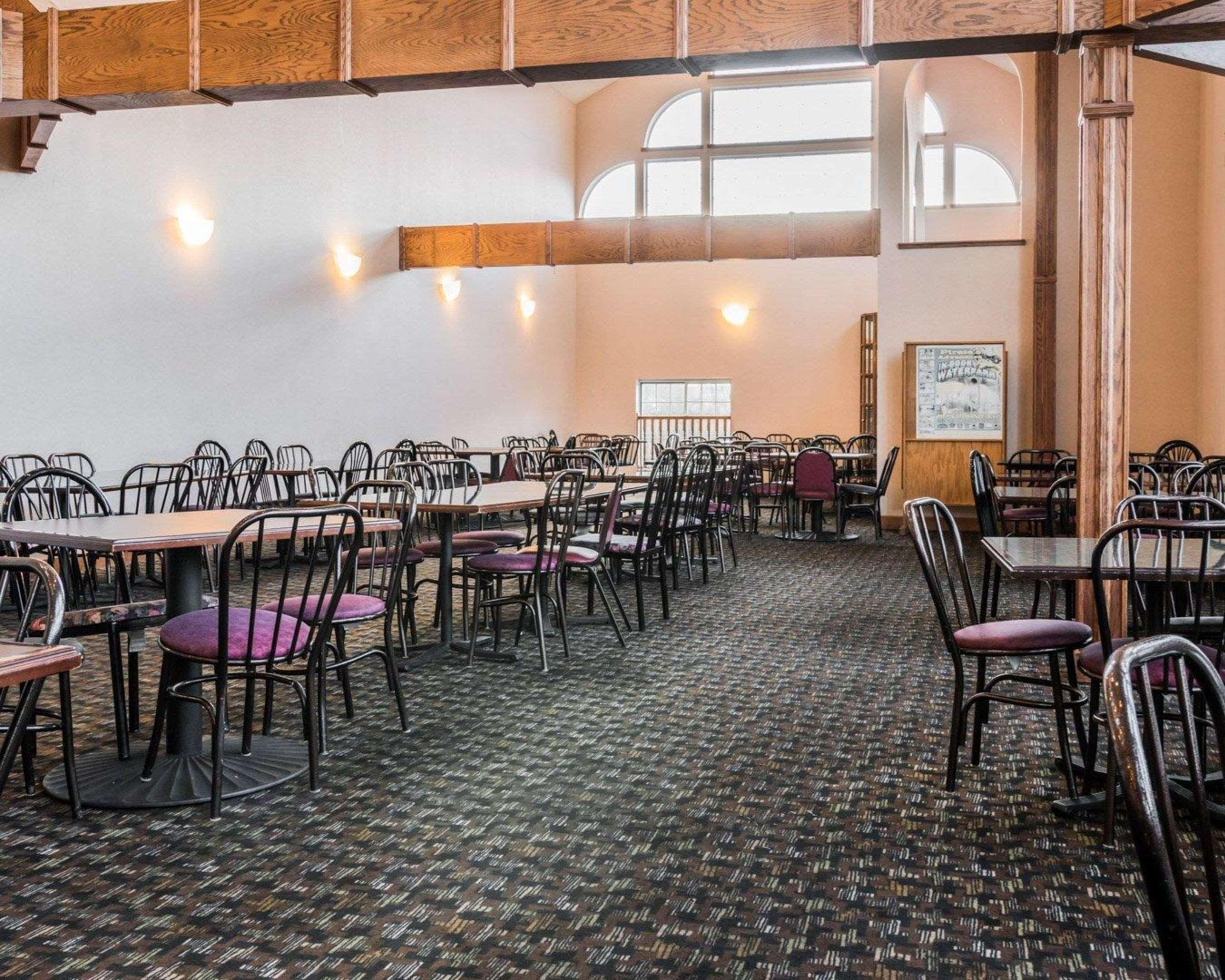 Clarion Hotel Beachfront Mackinaw City Esterno foto
