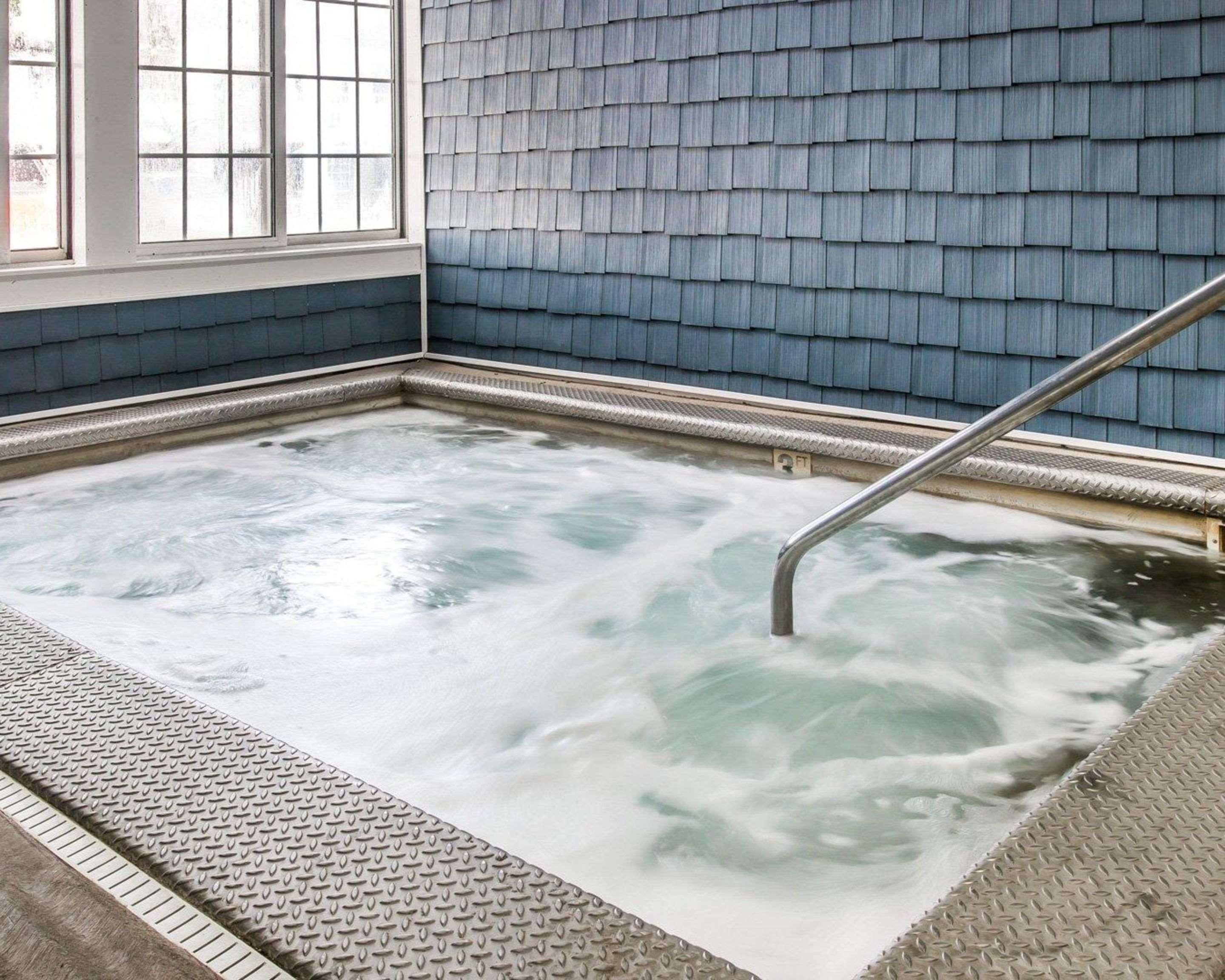 Clarion Hotel Beachfront Mackinaw City Esterno foto