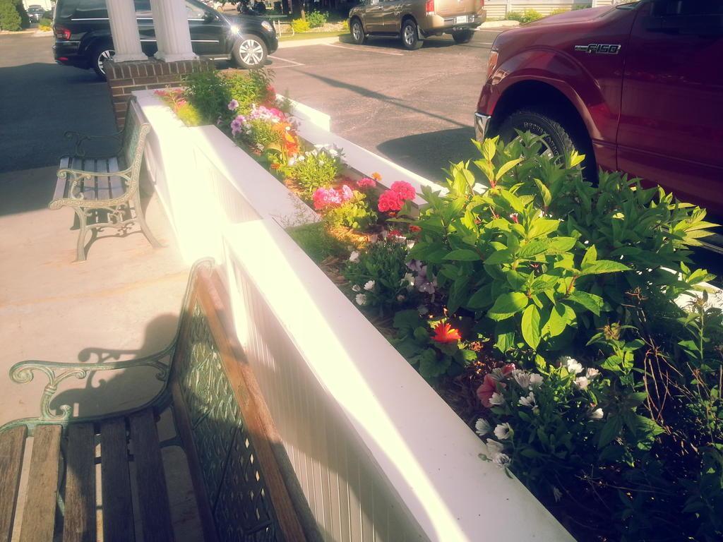 Clarion Hotel Beachfront Mackinaw City Esterno foto