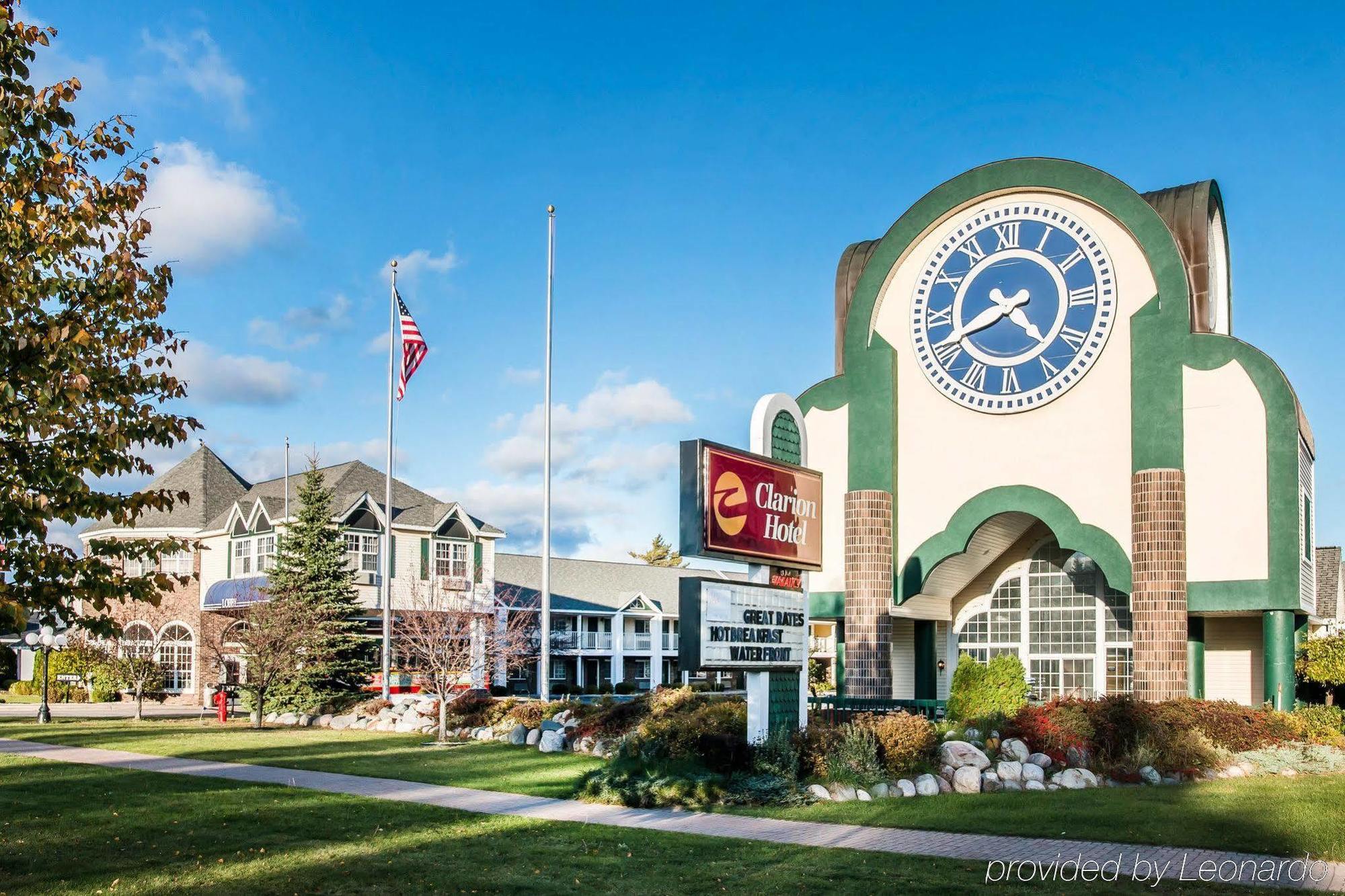 Clarion Hotel Beachfront Mackinaw City Esterno foto