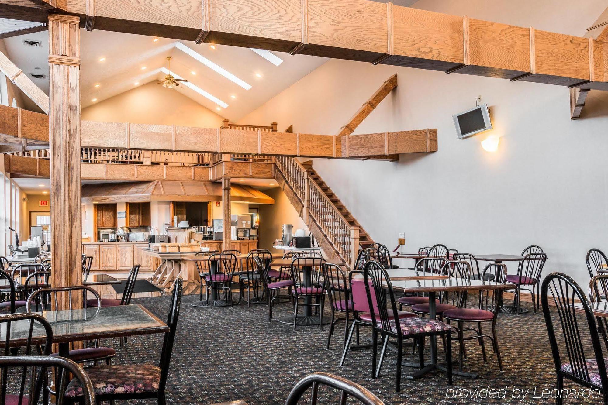 Clarion Hotel Beachfront Mackinaw City Esterno foto